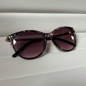Women’s Pink Sunglasses